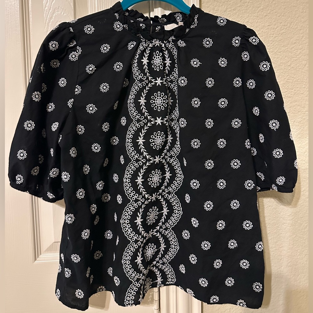 LOFT Black and White embroidered eyelet Blouse size small - Picture 1 of 6